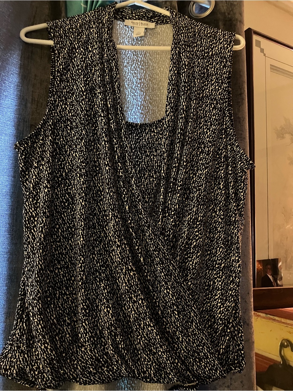 White House Black Market Black & White Geometric Print Top